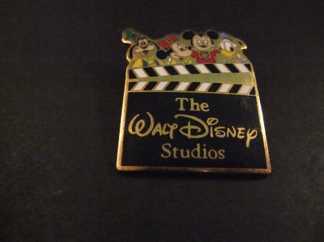The Walt Disney Studios ( Entertainment) verantwoordelijk voor de productie en distributie van de belangrijkste films, theater- en musicalshows en enkele(Goofy, Donald,Mickey ,Minnie mouse